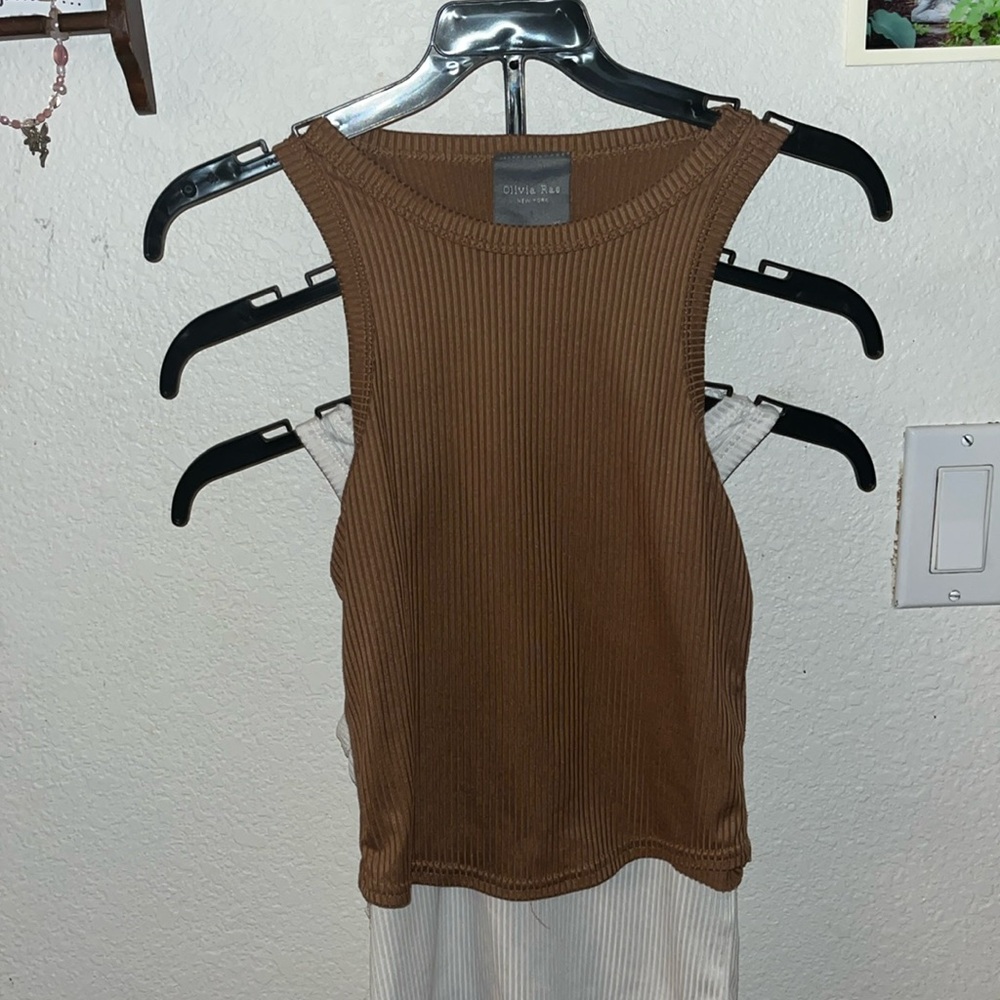 brown and white tank top combo!